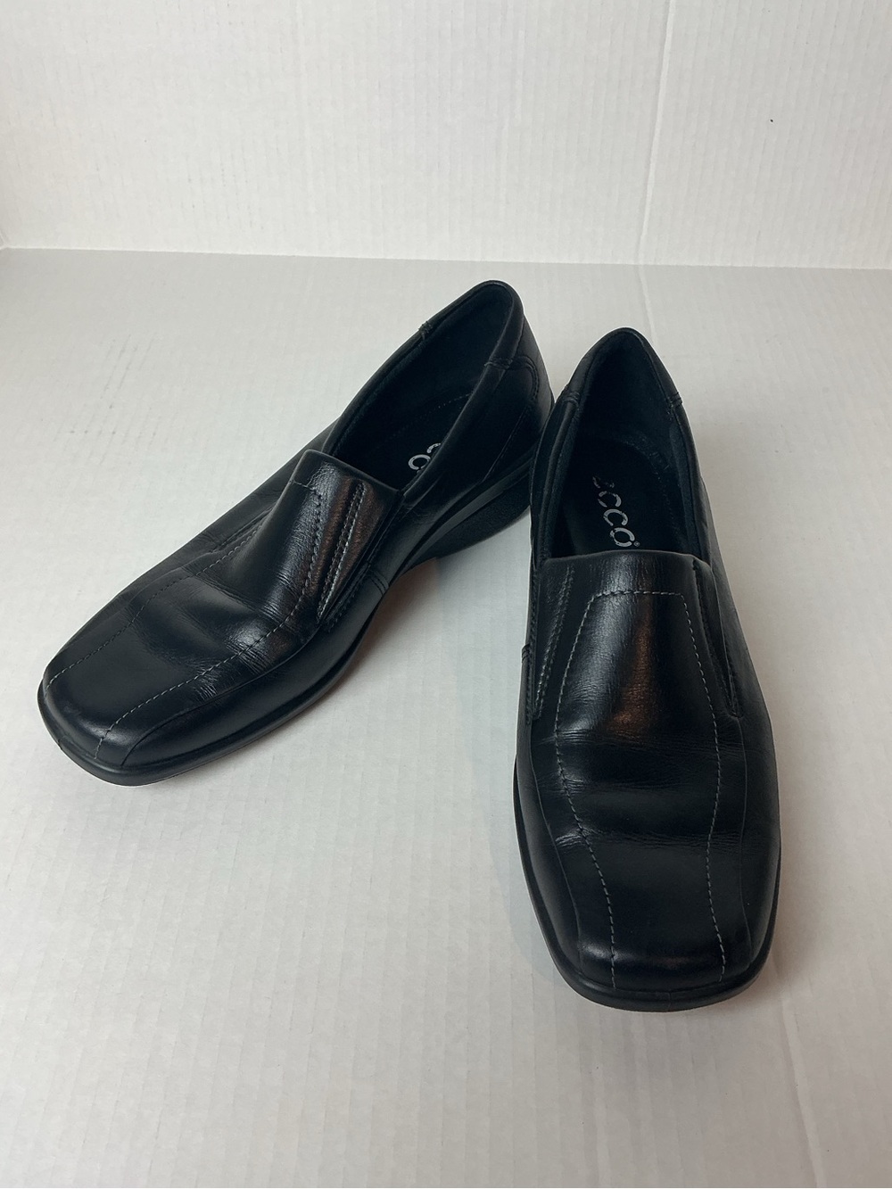Ecco Women’s Black Leather Slip-On Loafers — Classic Square Toe Size 6.5 - Picture 1 of 5